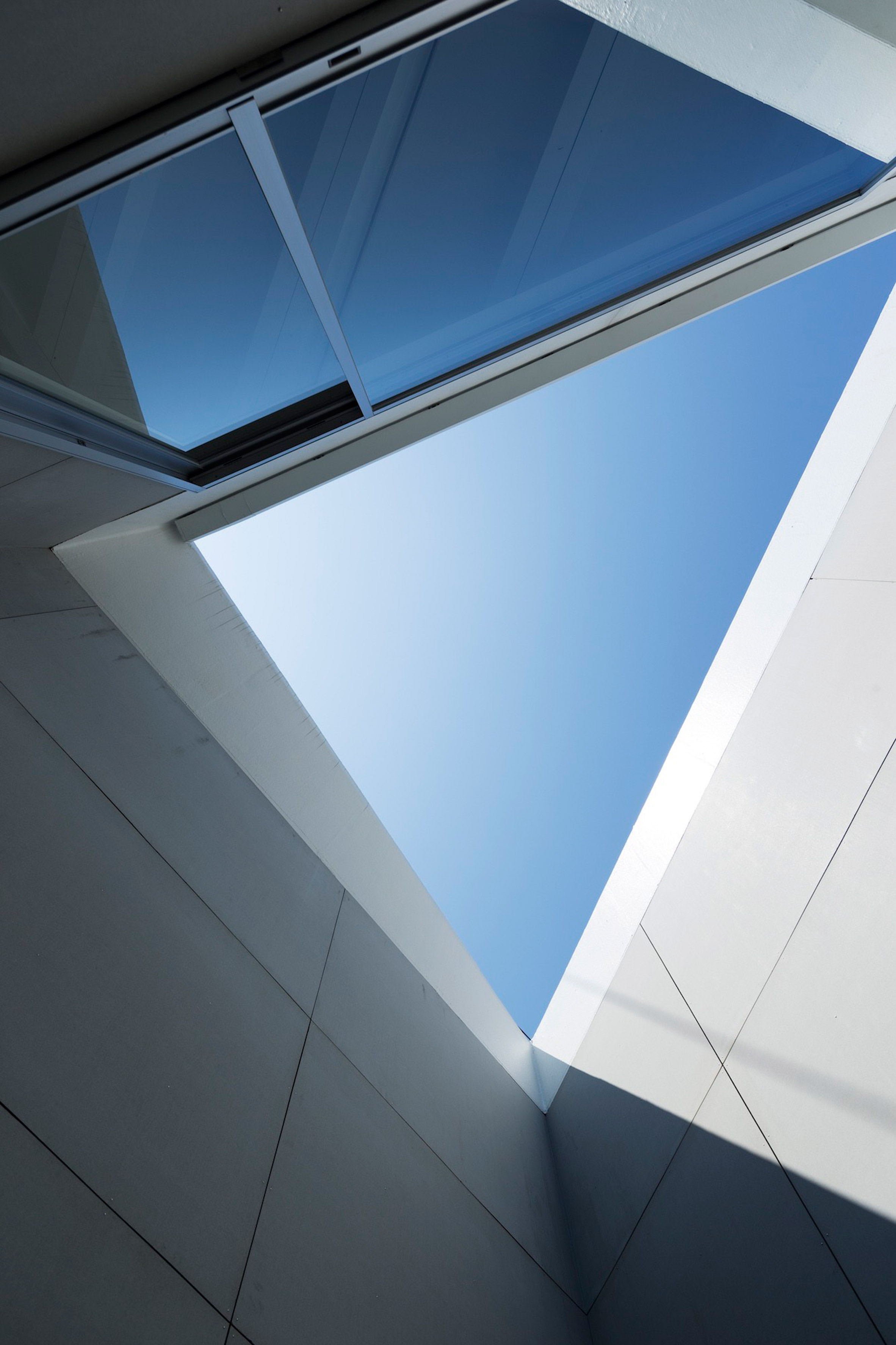 Chop + Archi cuts lightwells into corners of triangular house in Tokyo-9