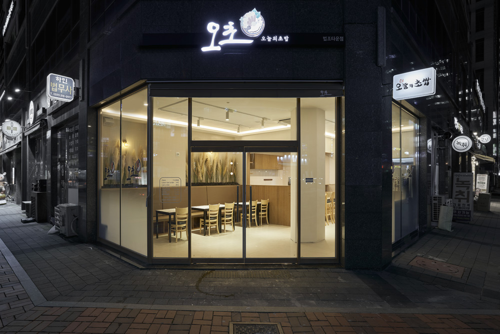 简约 17 坪家居设计，展现白色与木纹的清新之美-2