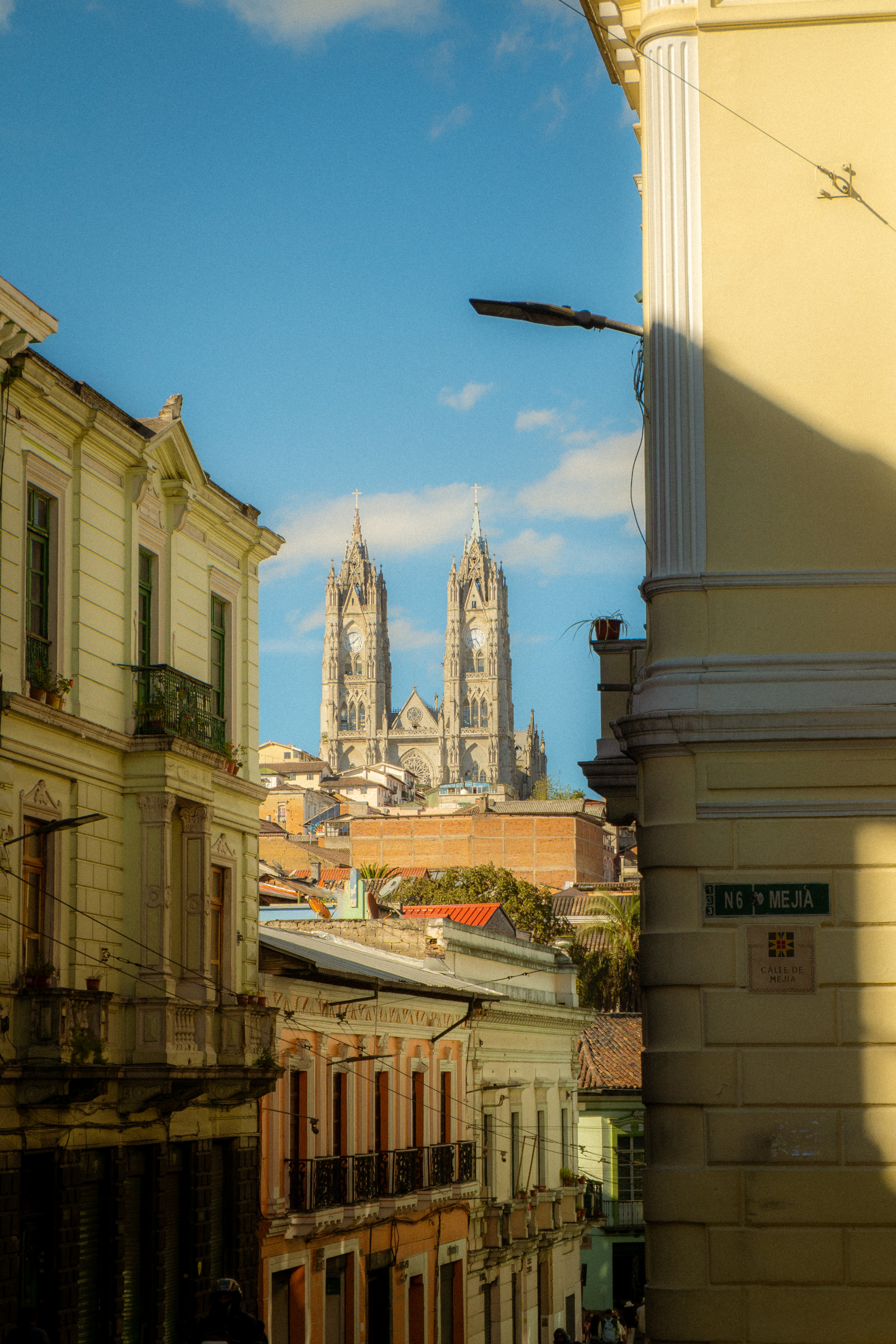 Caminata solitaria por el centro histórico de Quito-13