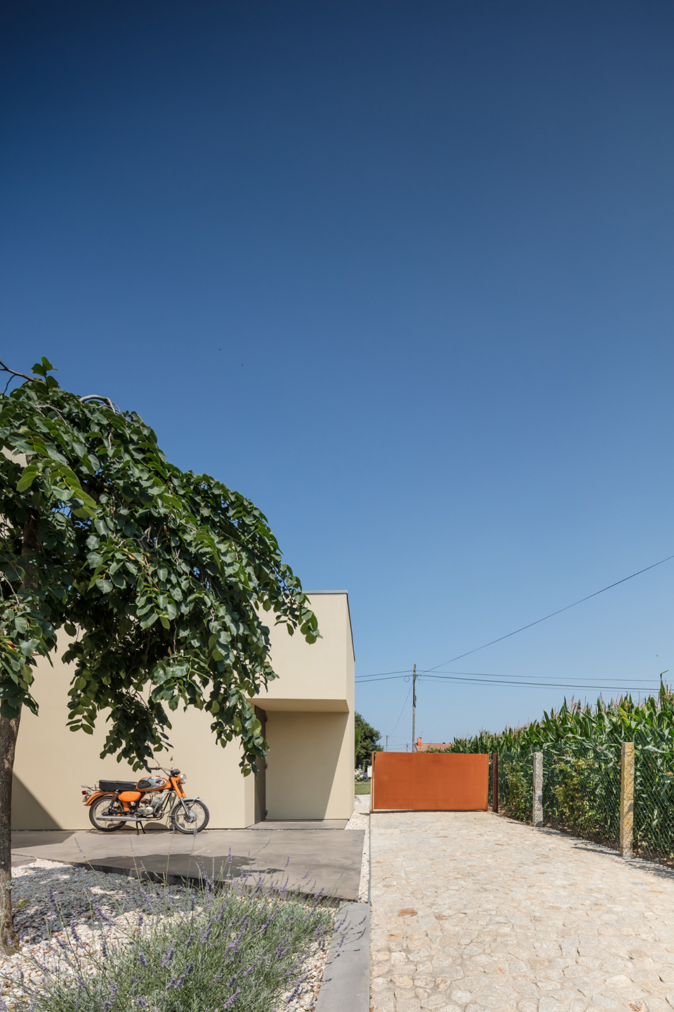 田野间的办公楼，葡萄牙 / Nelson Resende Arquitecto-97