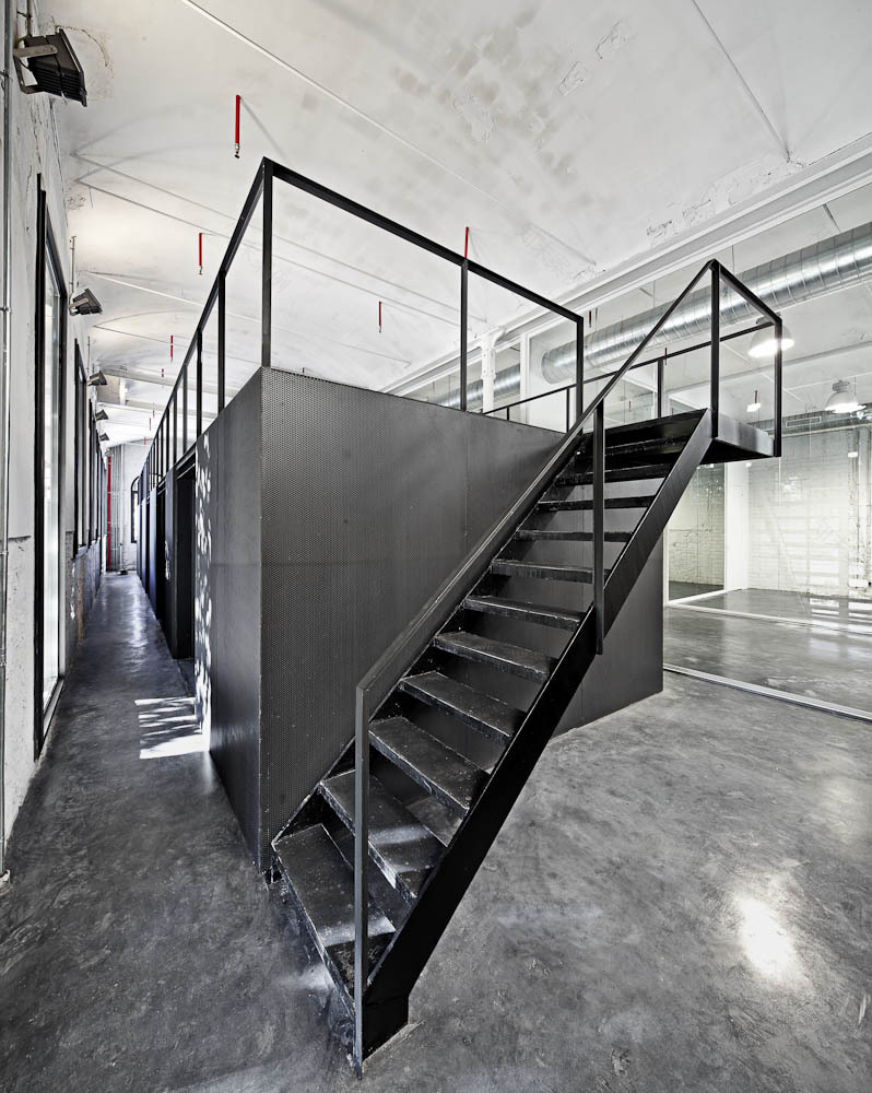 expansion of hangar artistic creation centre on the can ricart site-17