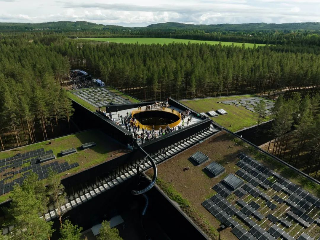 挪威森林中的彩色环保家具工厂 · The Plus丨Bjarke Ingels Group (BIG)-9