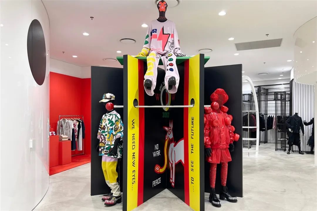 打破常规重置并呈现全新陈列空间，Dover Street Market Beijing 2023 秋冬-9