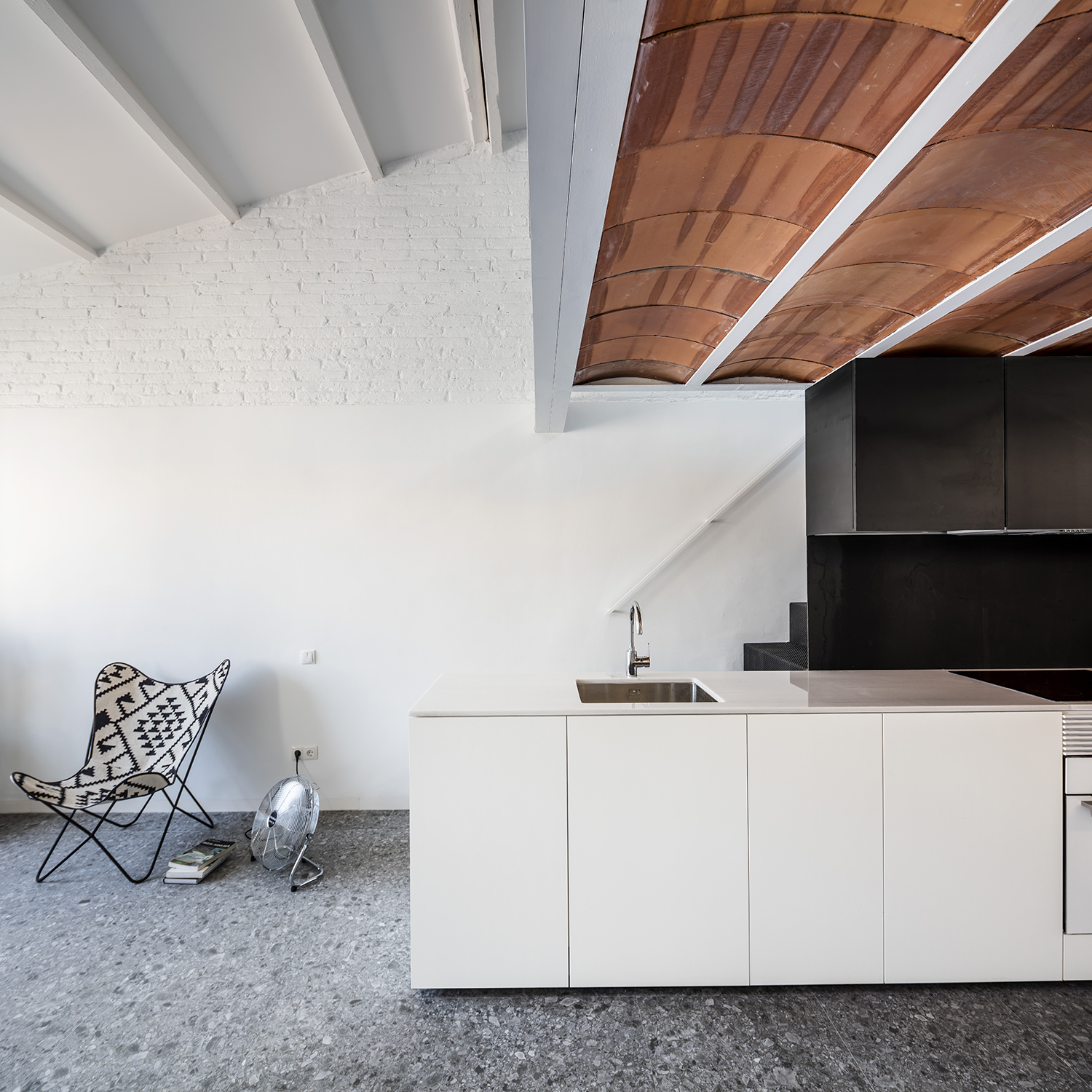 巴塞罗那阁楼变复式 | 半透明过滤器营造极简生活-3