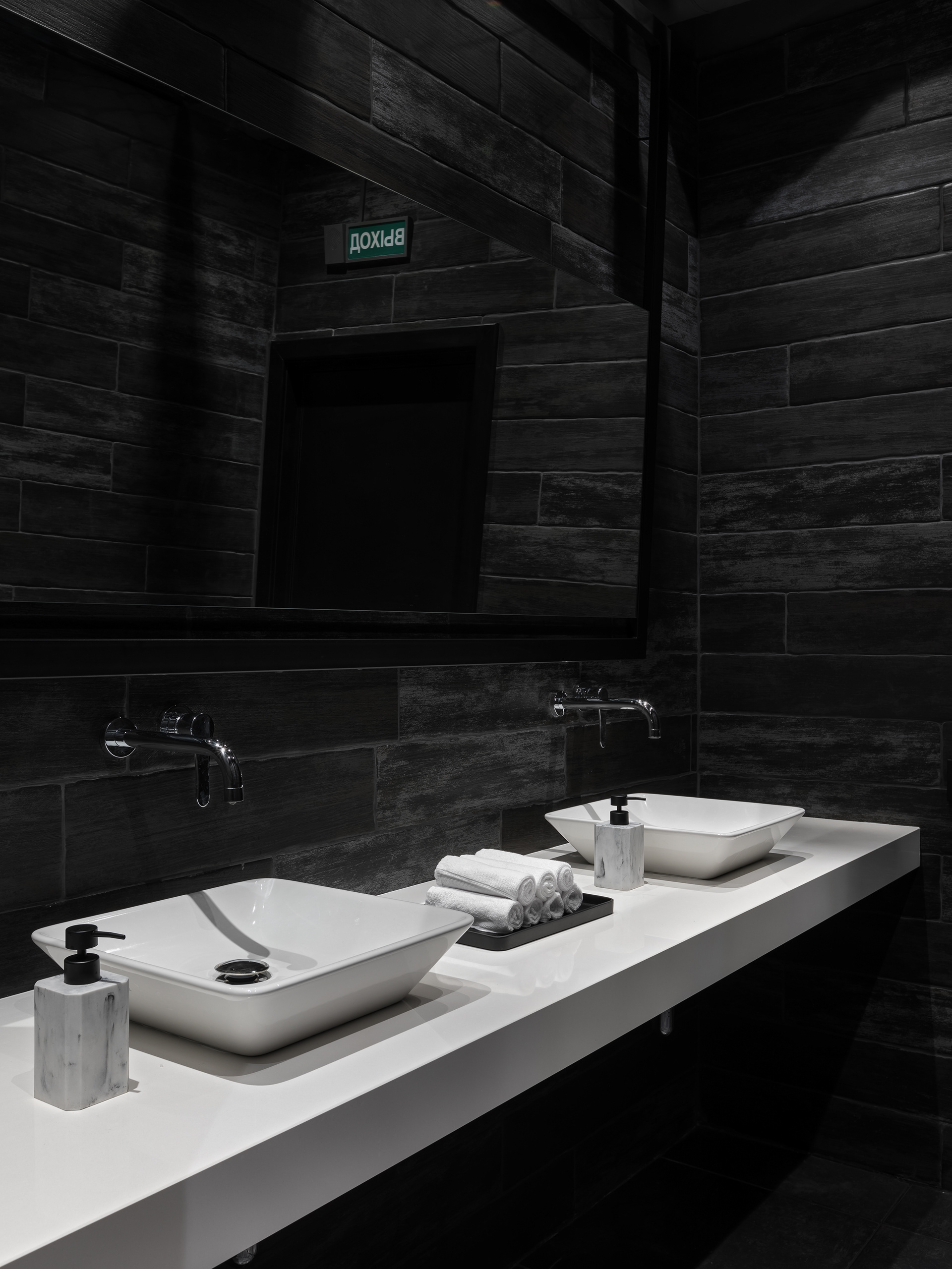 布洛瓦尔2号内饰（由于BROVAR可能是特定品牌、名称等，若有具体背景信息，可能会有更合适译法，这里按常规音译处理） 丨白俄罗斯明斯克丨VAE Studio-73