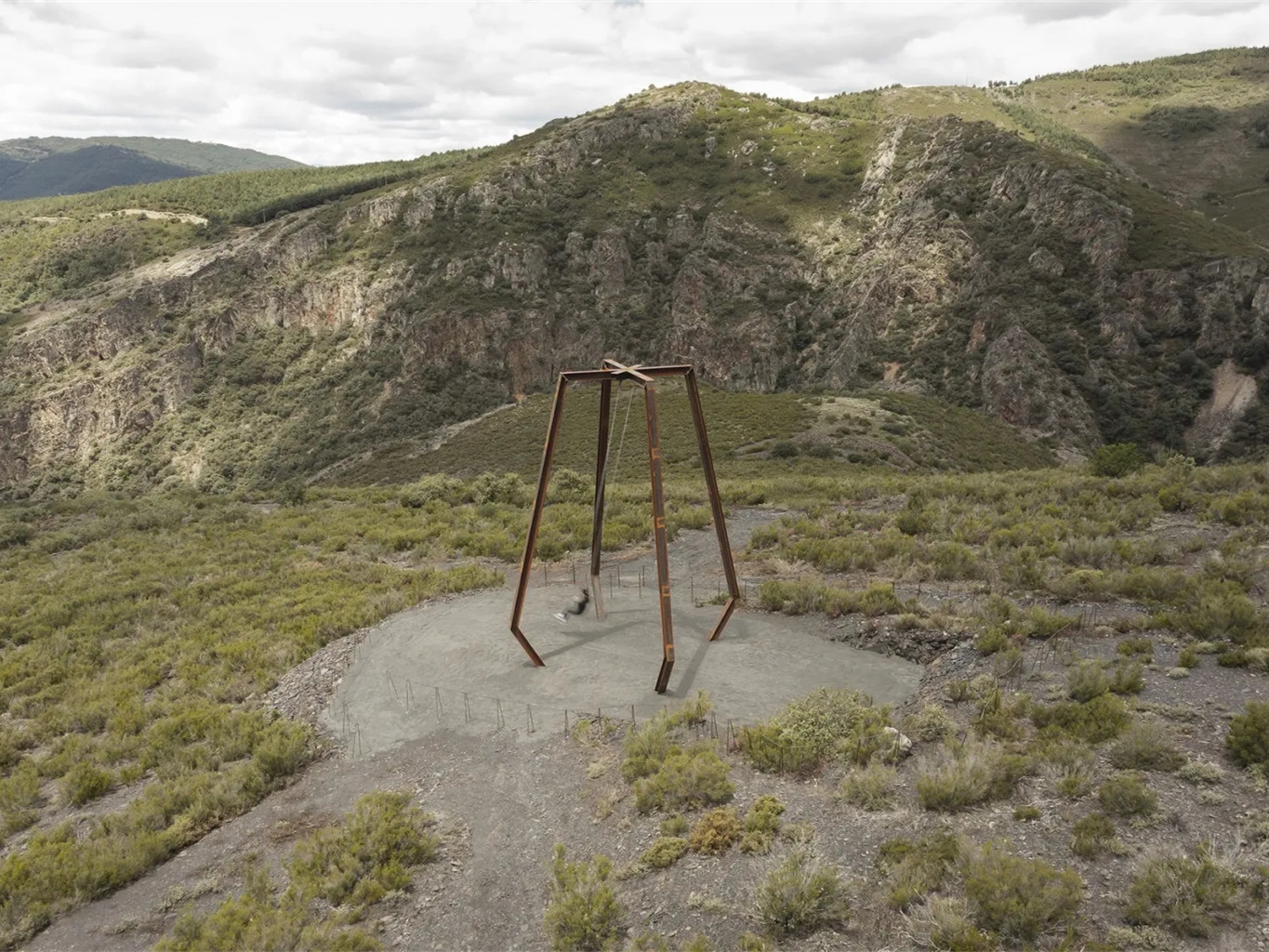 西班牙高山上的秋千-2