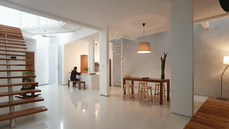 重型旋转屋 · 翻新与气候应对的印尼实例-31