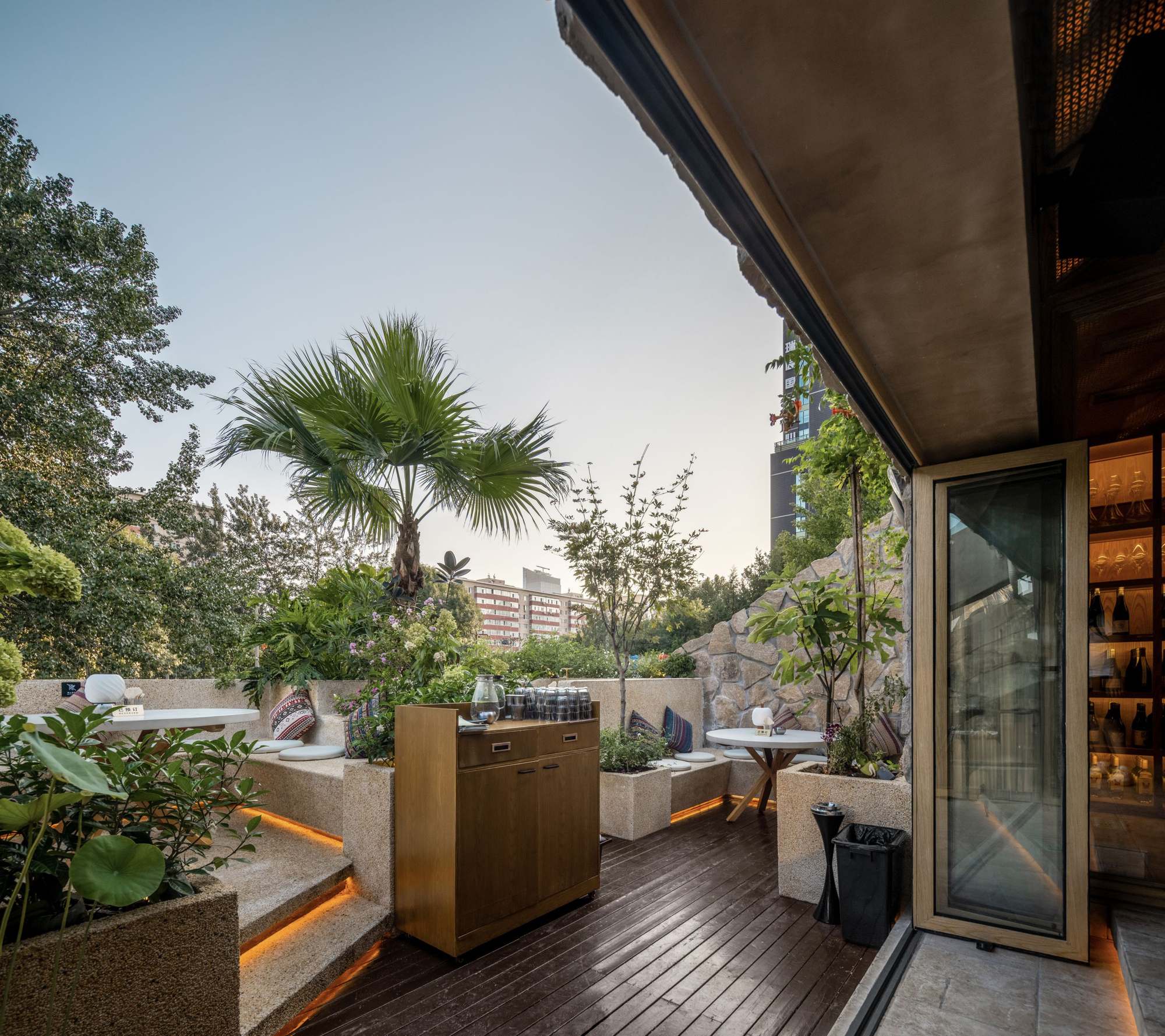 The Bond by hide&seek Bar & Restaurant / DAGA Architects-16