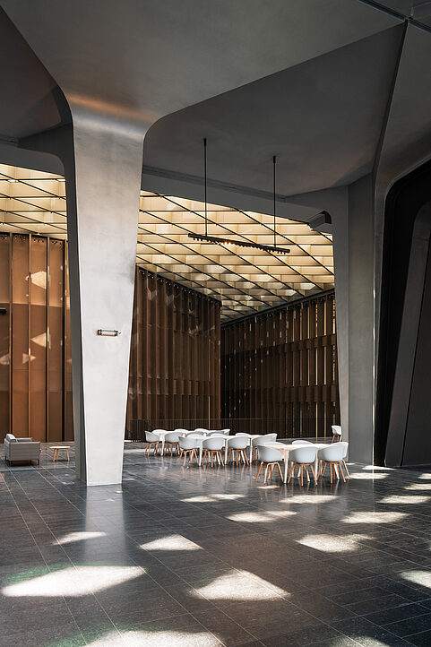 你提供的l1ve可能存在拼写错误，如果猜测你想说的是La，La Grande Armée可翻译为大军团 它通常指拿破仑时期的法国军队，尤其是1812年入侵俄国时的那支军队 丨法国巴黎丨Baumschlager Eberle Architekten-32