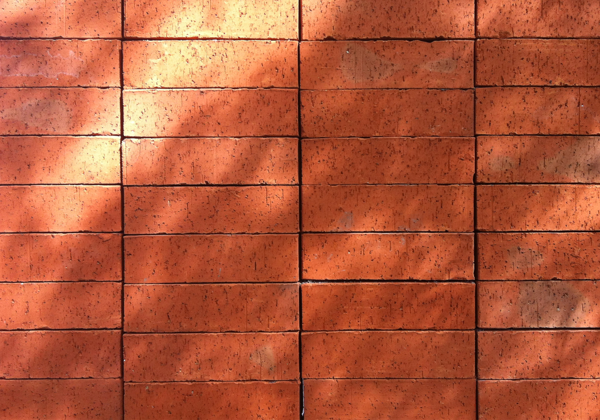 1200 片红砖构建的冥想小教堂-16