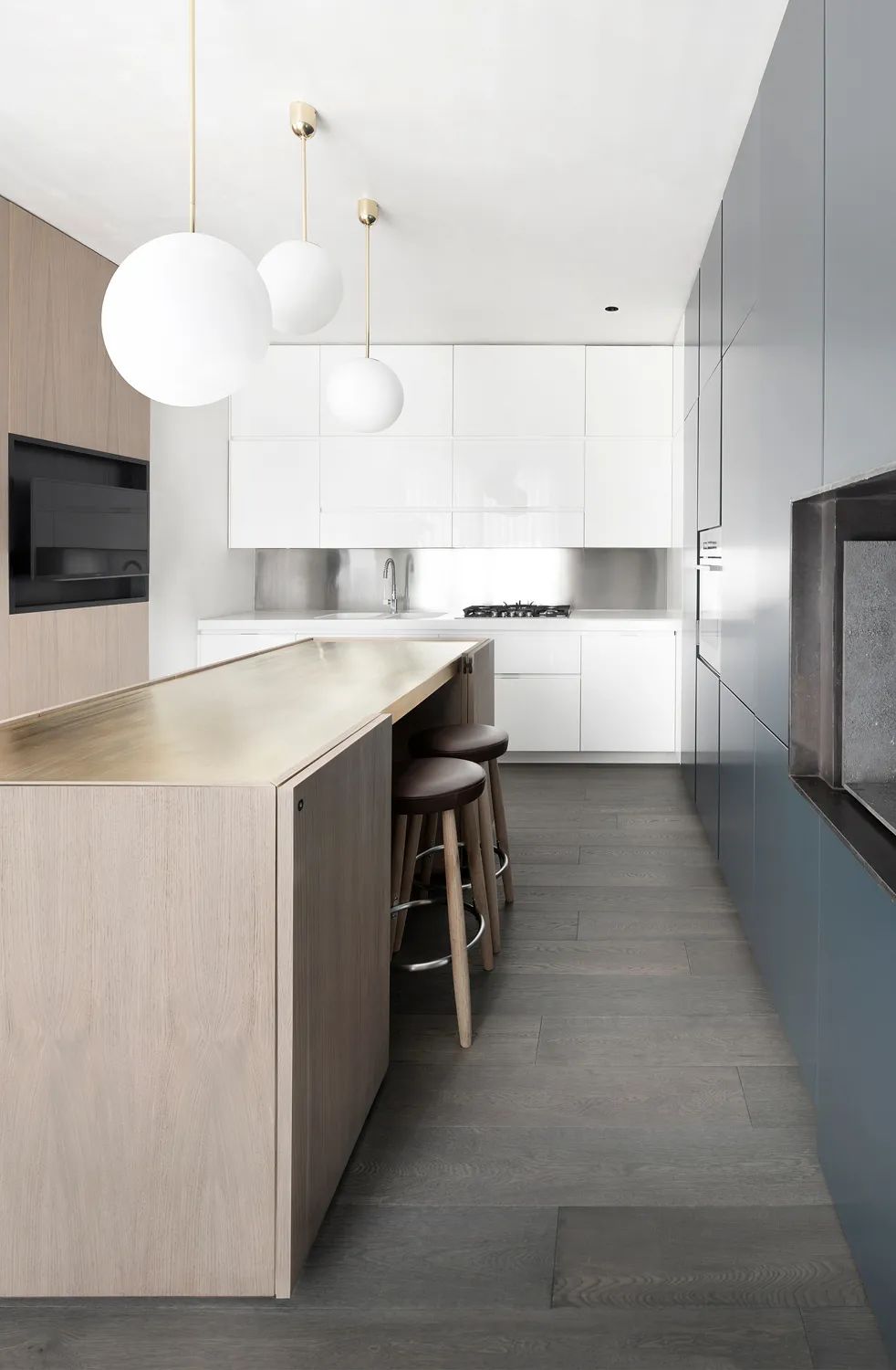 简约现代公寓设计，展现大树装饰品质-13