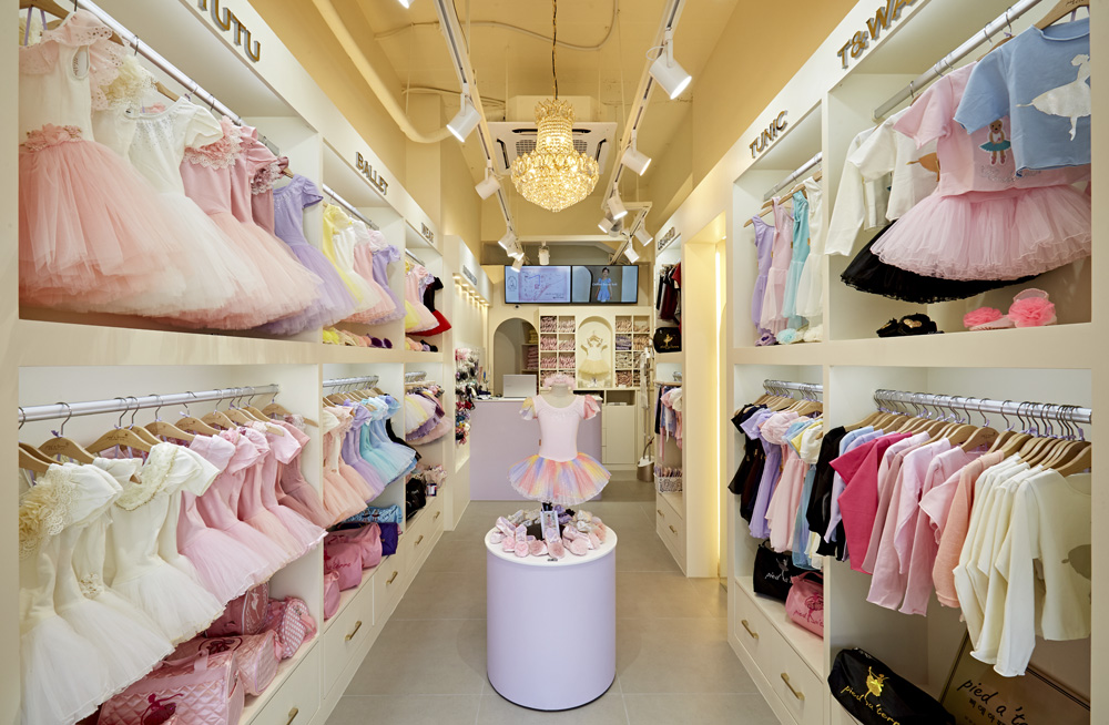 可爱六平米店铺，展现精致百货设计魅力-2