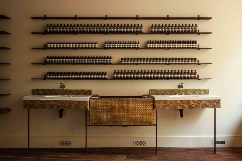 伊索剑桥店（注：Aesop是知名护肤品牌伊索，这里推测CAMBRIDGE可能指剑桥这个地方，结合语境常见表达可能是伊索在剑桥的门店等，若不是该语境请提供更多信息） 丨英国剑桥丨James Plumb-12