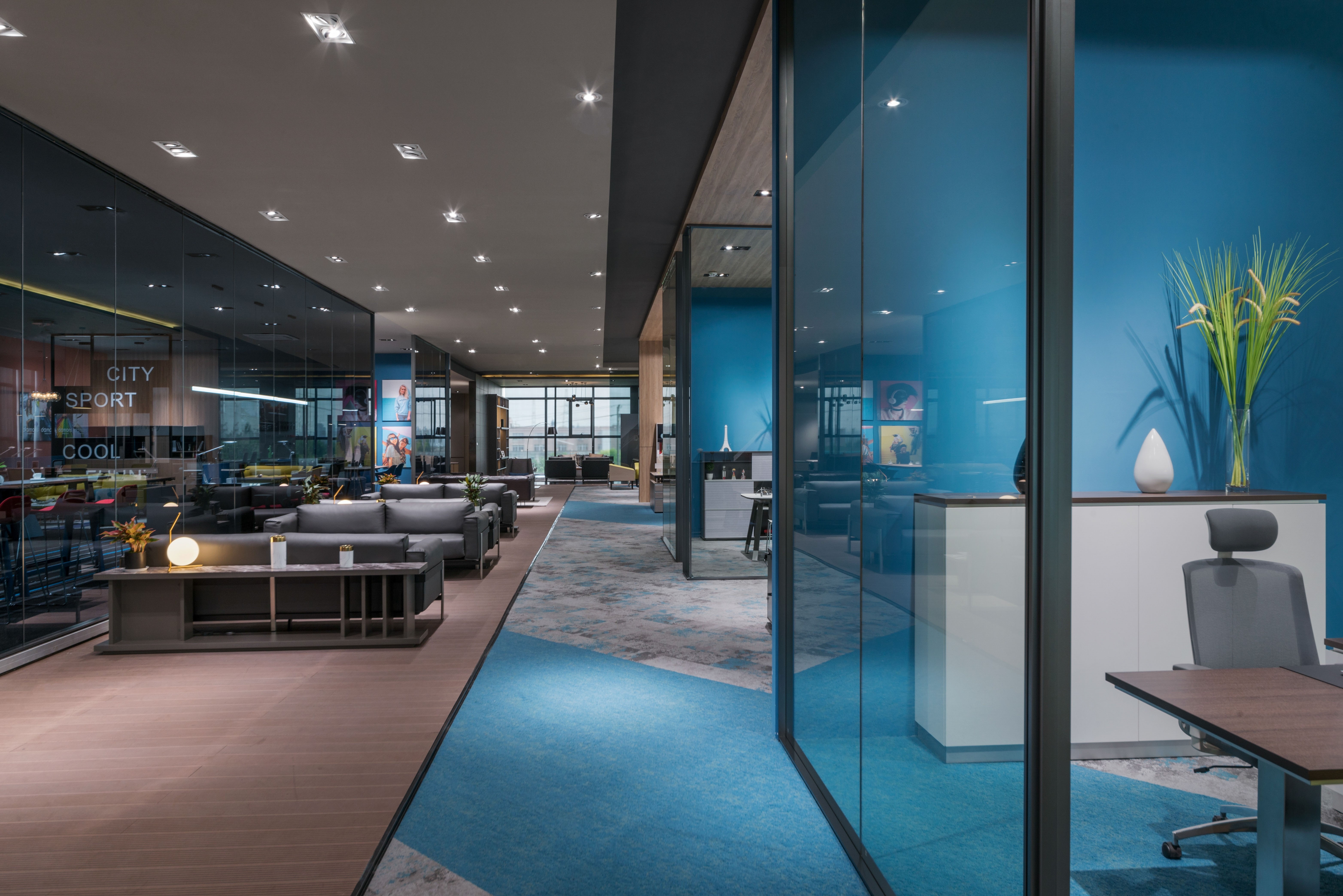 黑色厂房里的红盒子·科尔卡诺杭州办公展厅丨中国杭州丨因未设计-22