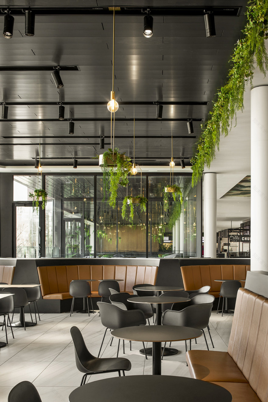 蒙特利尔“La Cuisine”美食广场,打造静谧奢华用餐空间-10