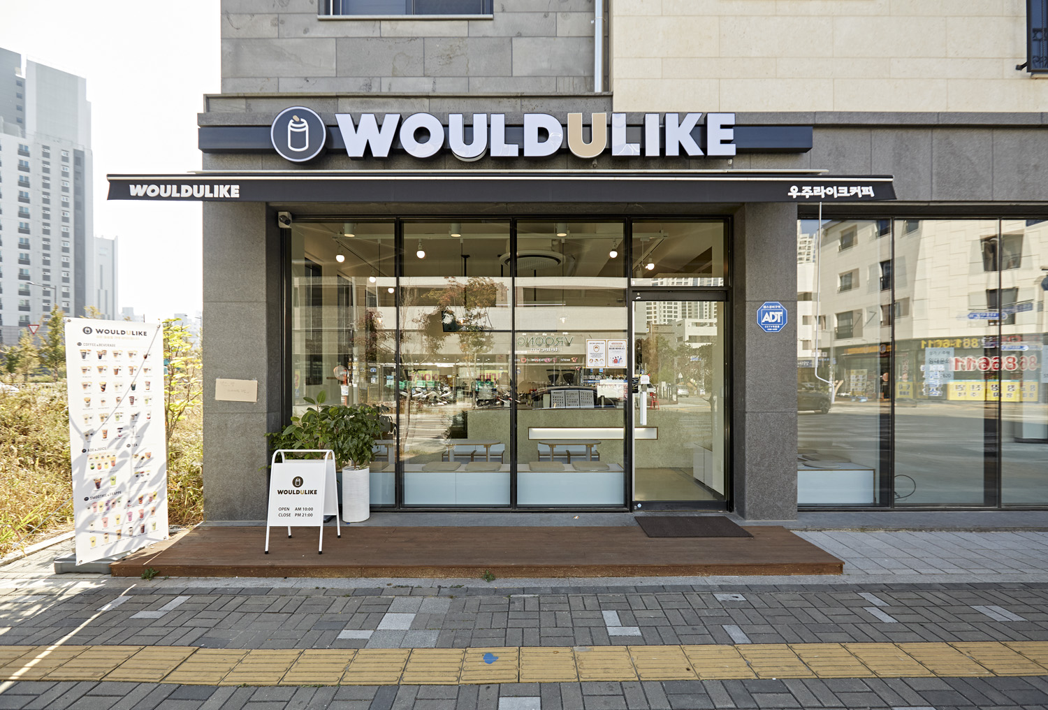 宇宙飞船咖啡馆 | 十平米打造简约亲子空间-12