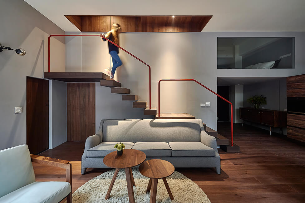 金属木质 loft，现代复式住宅空间设计-12