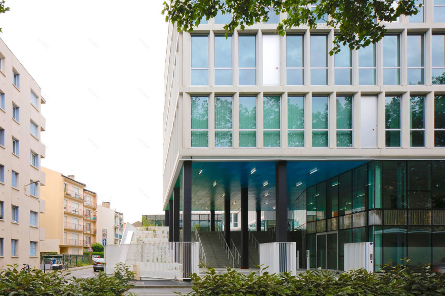 法国图卢兹“河畔”办公楼设计-16
