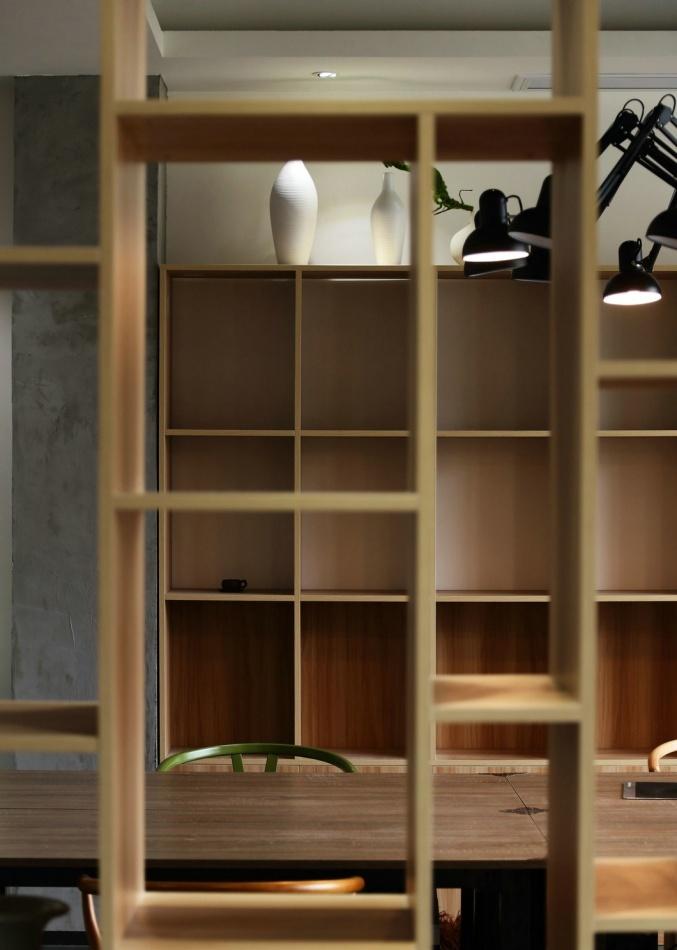 现代优雅办公空间,演绎黑色烤漆与木板的创意结合-22