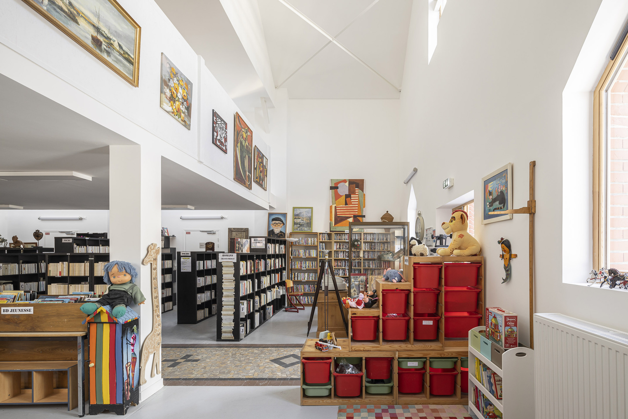 From Old Chapel to Thrift Shop and Social Housing / Tectône-23