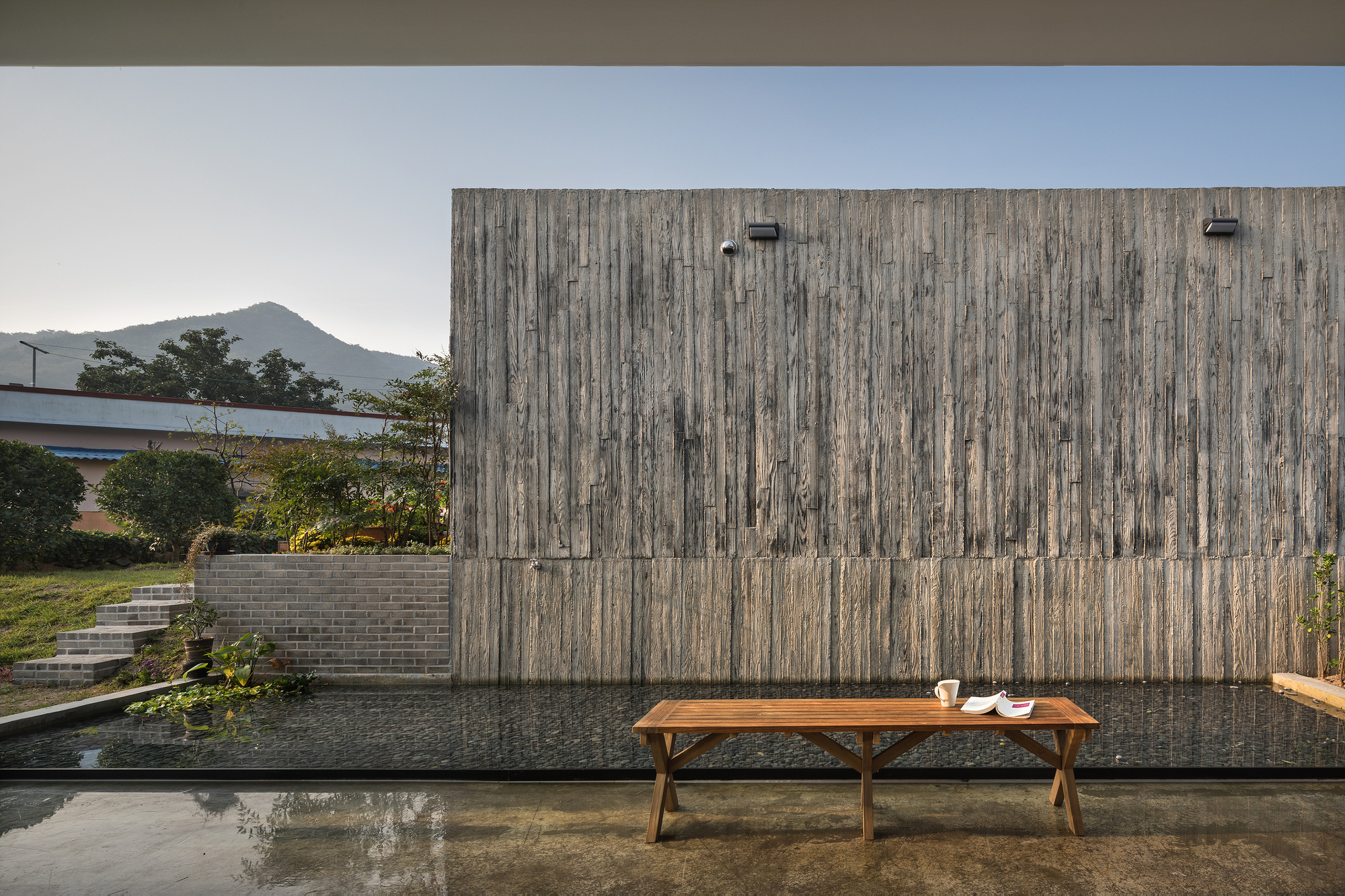 韩国乡村里的现代咖啡屋住宅-20