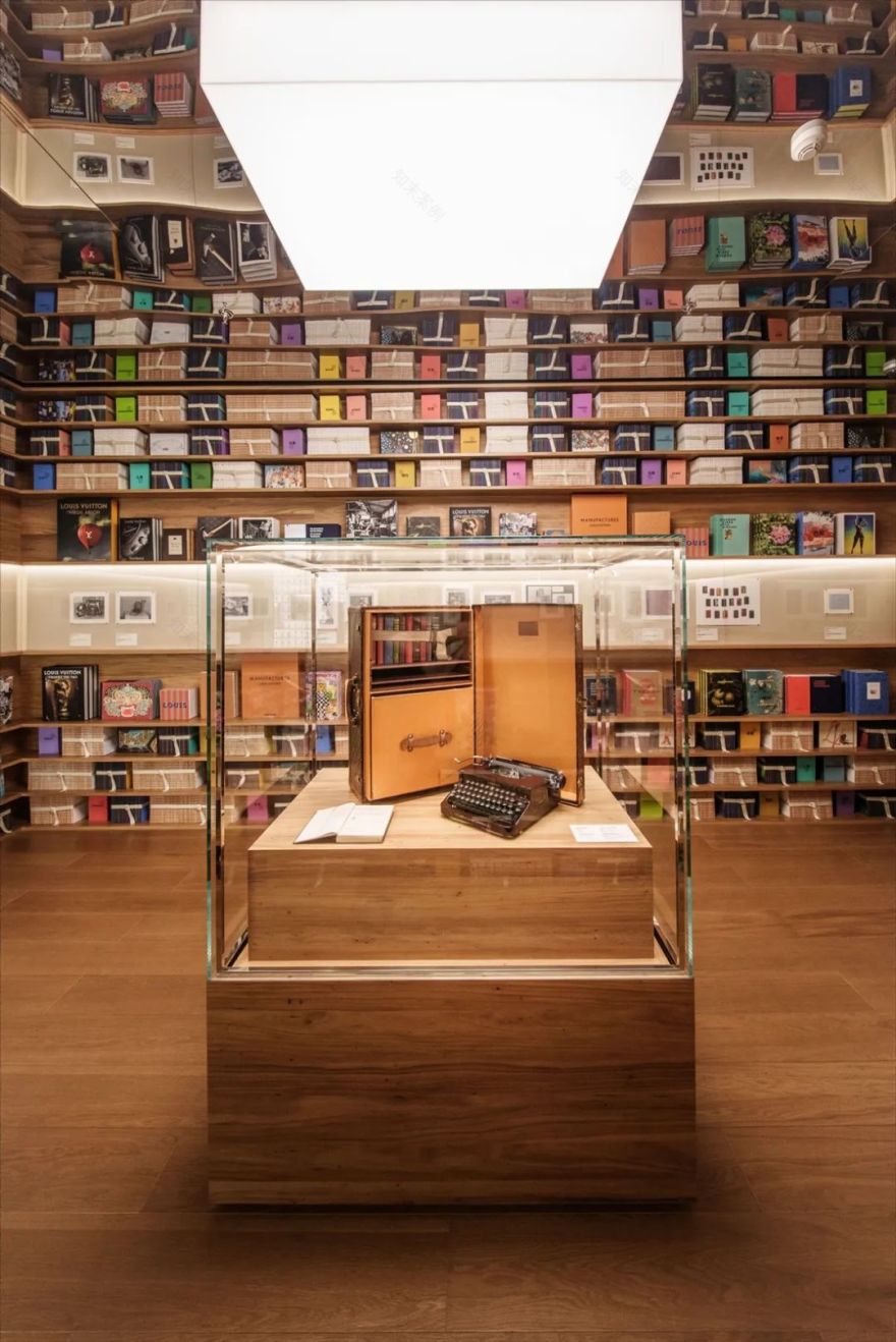 路易威登“路易号”全新零售概念店丨中国上海丨荷兰著名建筑事务所OMA(展览区域)-17