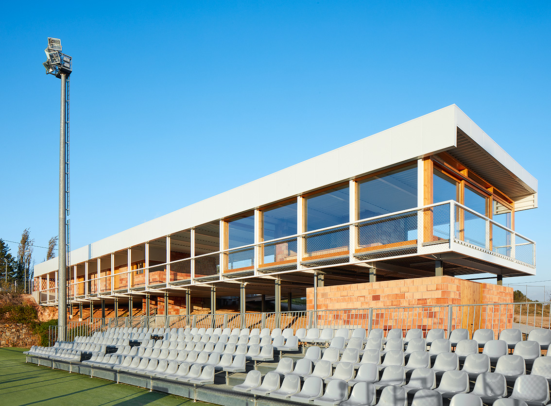 Matadepera球场观赛台，市政体育设施的支持性空间 / BAMMP Arquitectes-10
