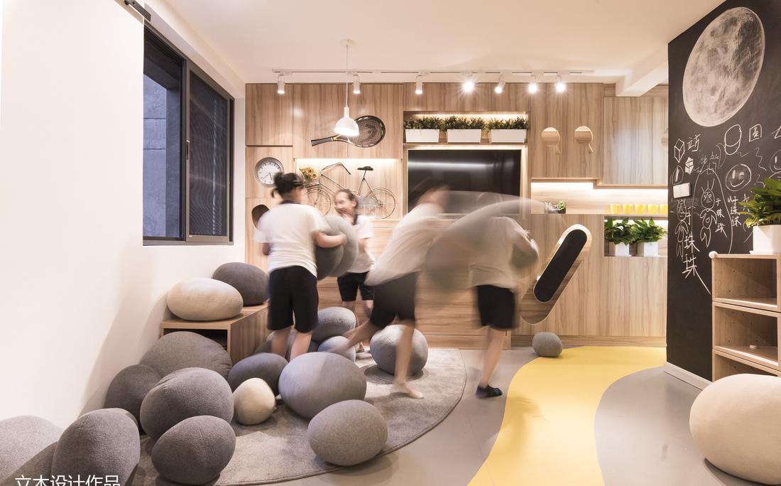 上海四胞胎的跑道之家 | 流动空间与功能性设计-43