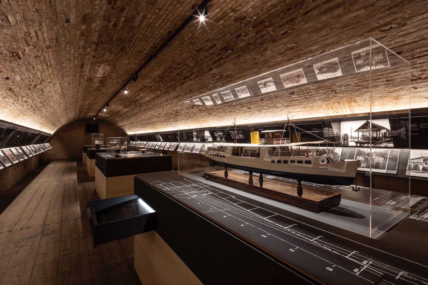 威尼斯的公共交通展览丨意大利丨120 grammi laboratorio di architettura-19