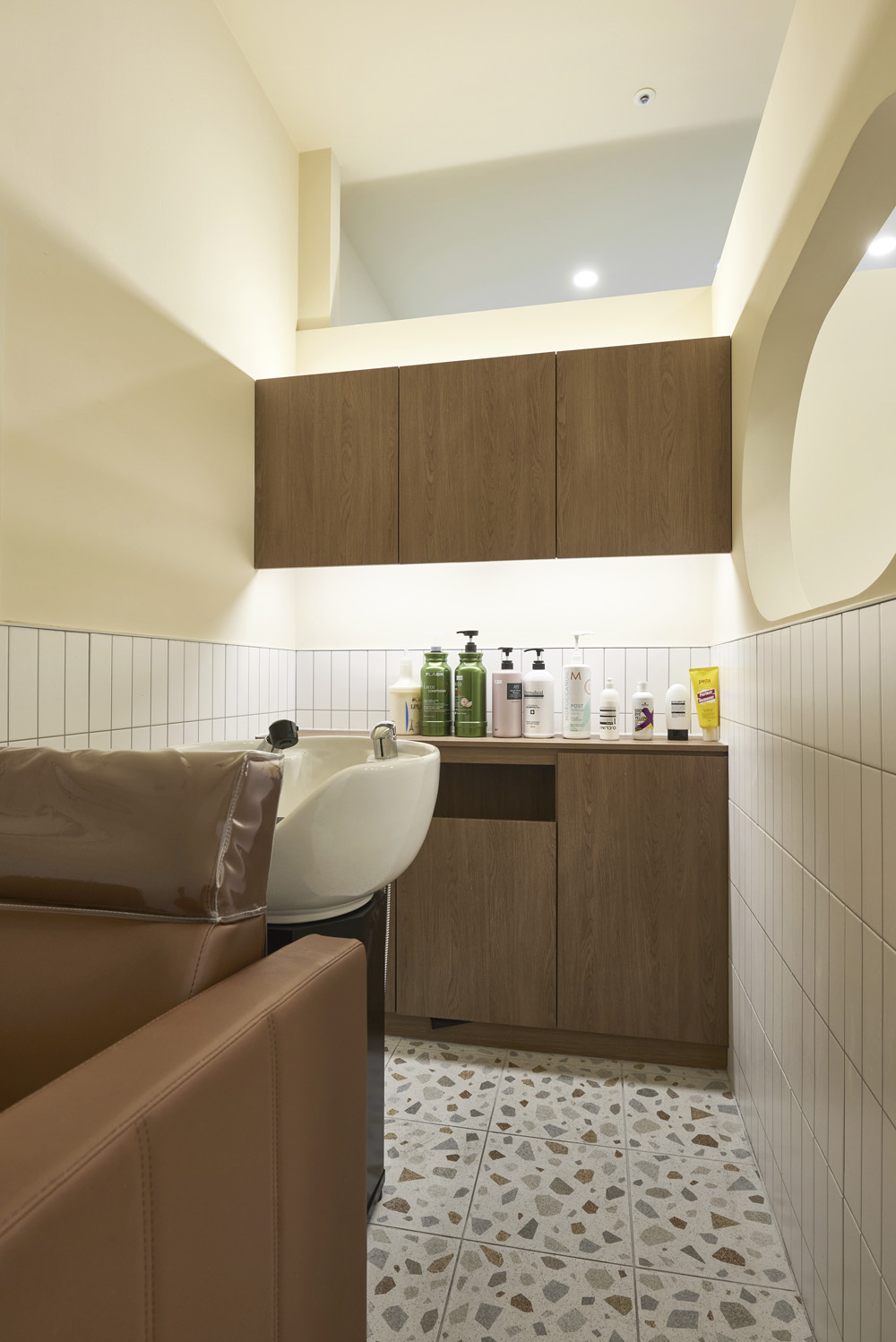 白色与木质，打造现代美容空间的典范-13