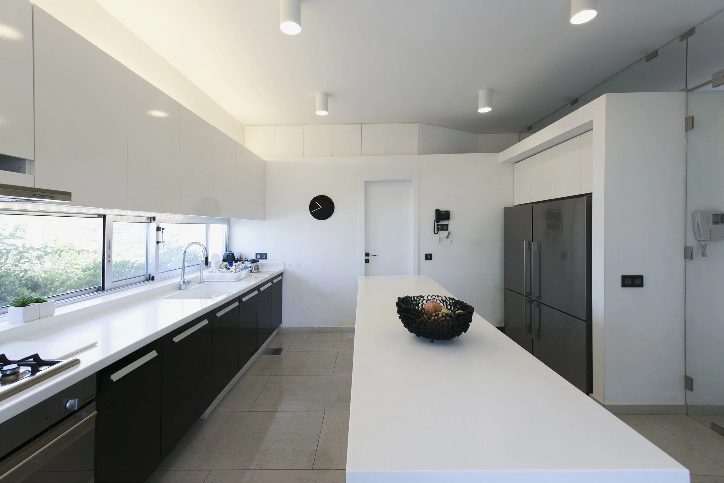 倒置设计,打造绿意盎然的城市公寓-6