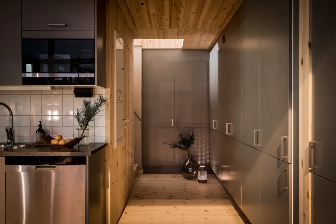 北欧暖冬 | 瑞典木质公寓圣诞装饰-8