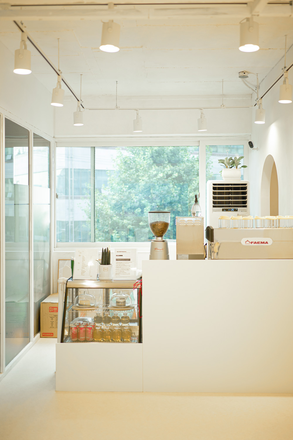 现代简约设计，50 平米公寓的惊艳变身-9