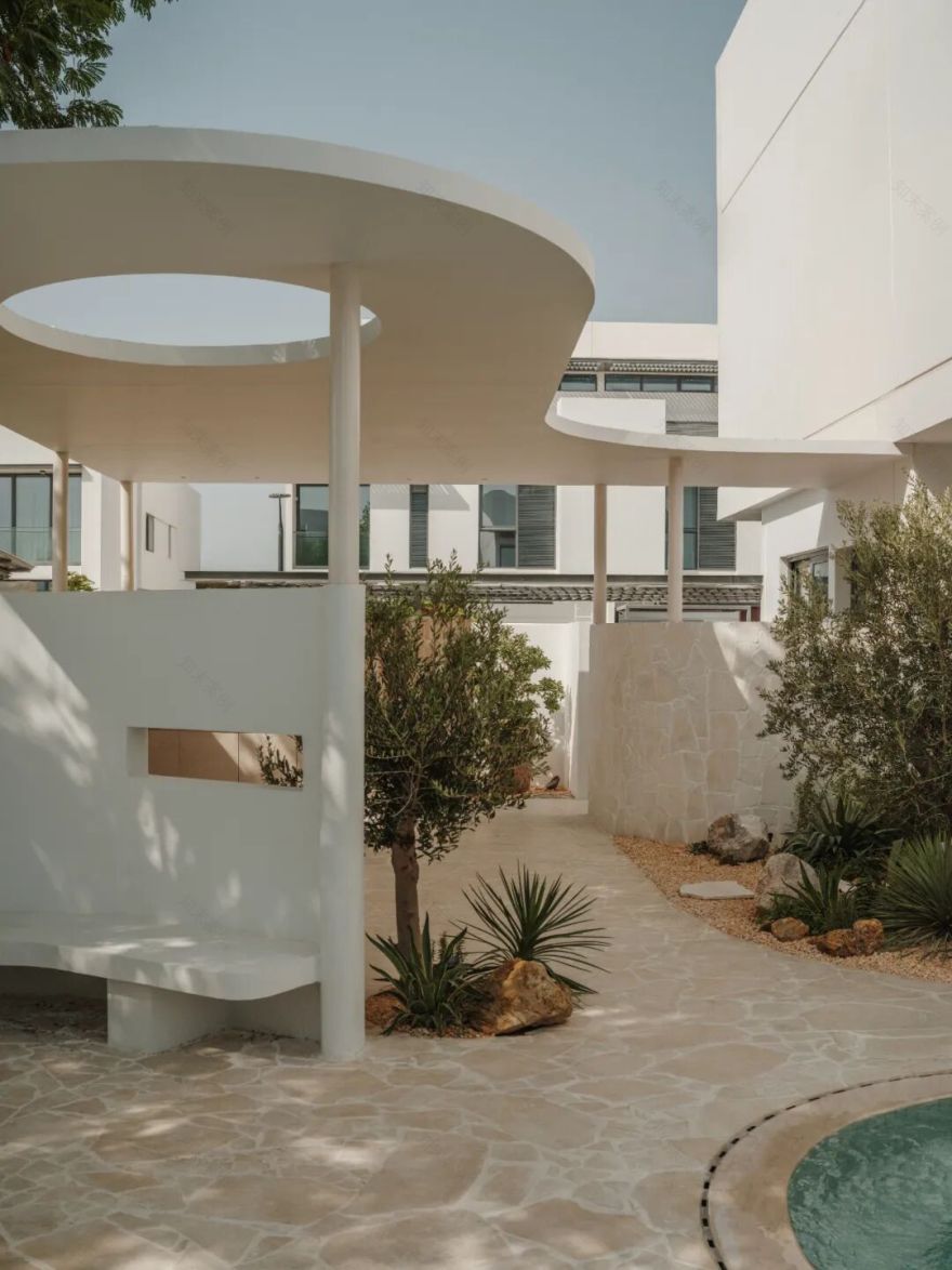 阿联酋迪拜650㎡滨海别墅丨楼房花朵设计-0