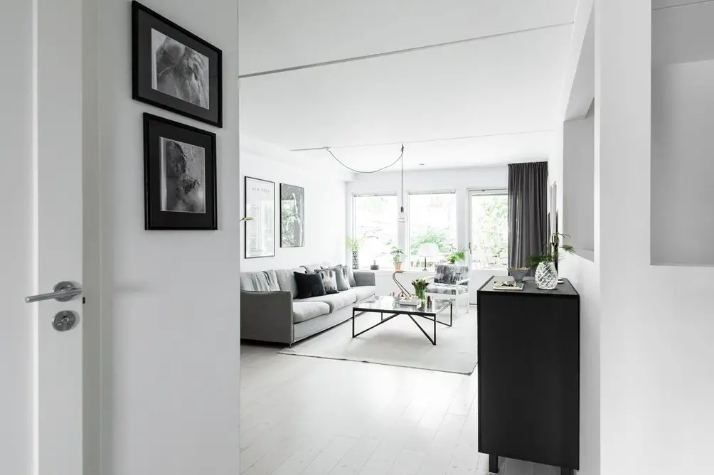 北欧风尚 | 原始木桌与炭灰色墙壁的完美搭配-6