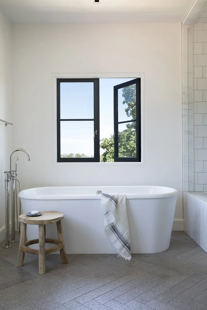 拉斐特·安·洛恩加特室内设计公司

注：Interiors常见用于室内设计、室内装饰等业务相关公司名称中，这里结合语境翻译为室内设计公司 若实际情况并非如此，可根据具体背景调整 丨美国-53