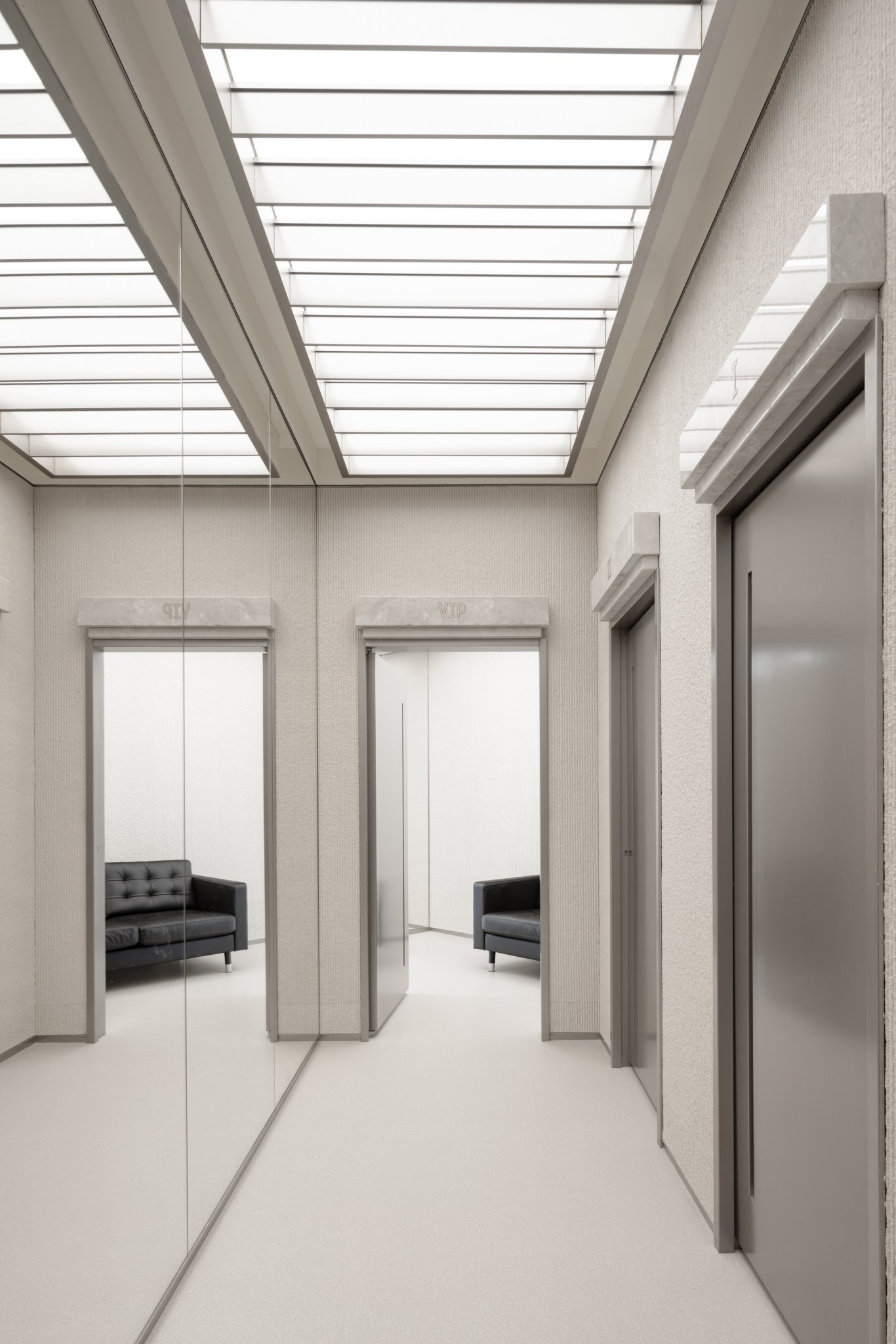 服装店丨中国深圳丨ANTA Space Creative,STILL YOUNG-50