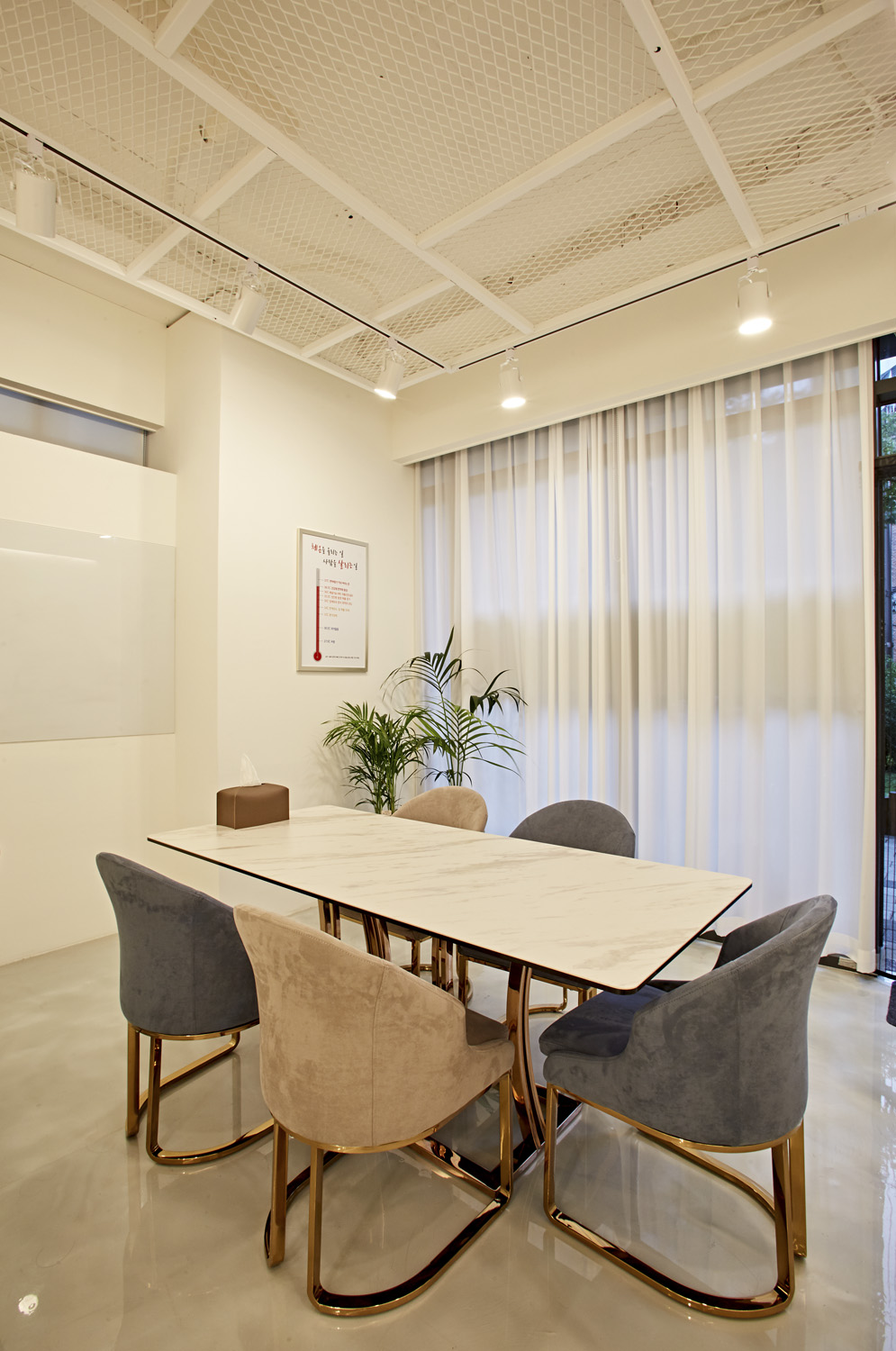 现代简约风 12 平米美妆店设计-11