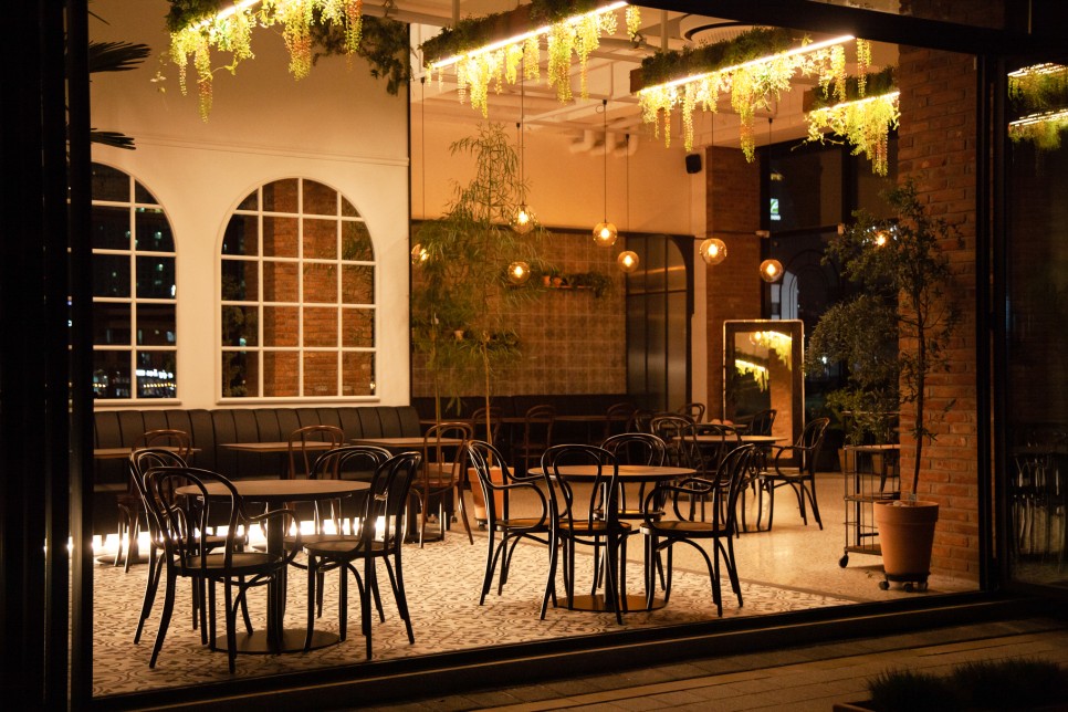 伦敦 45 平米小公寓，照明营造多元氛围-21