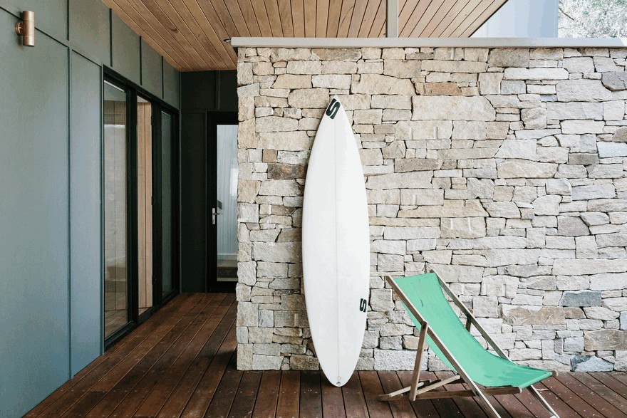 Coastal Holiday Home Balancing Social Fun and Privacy-18