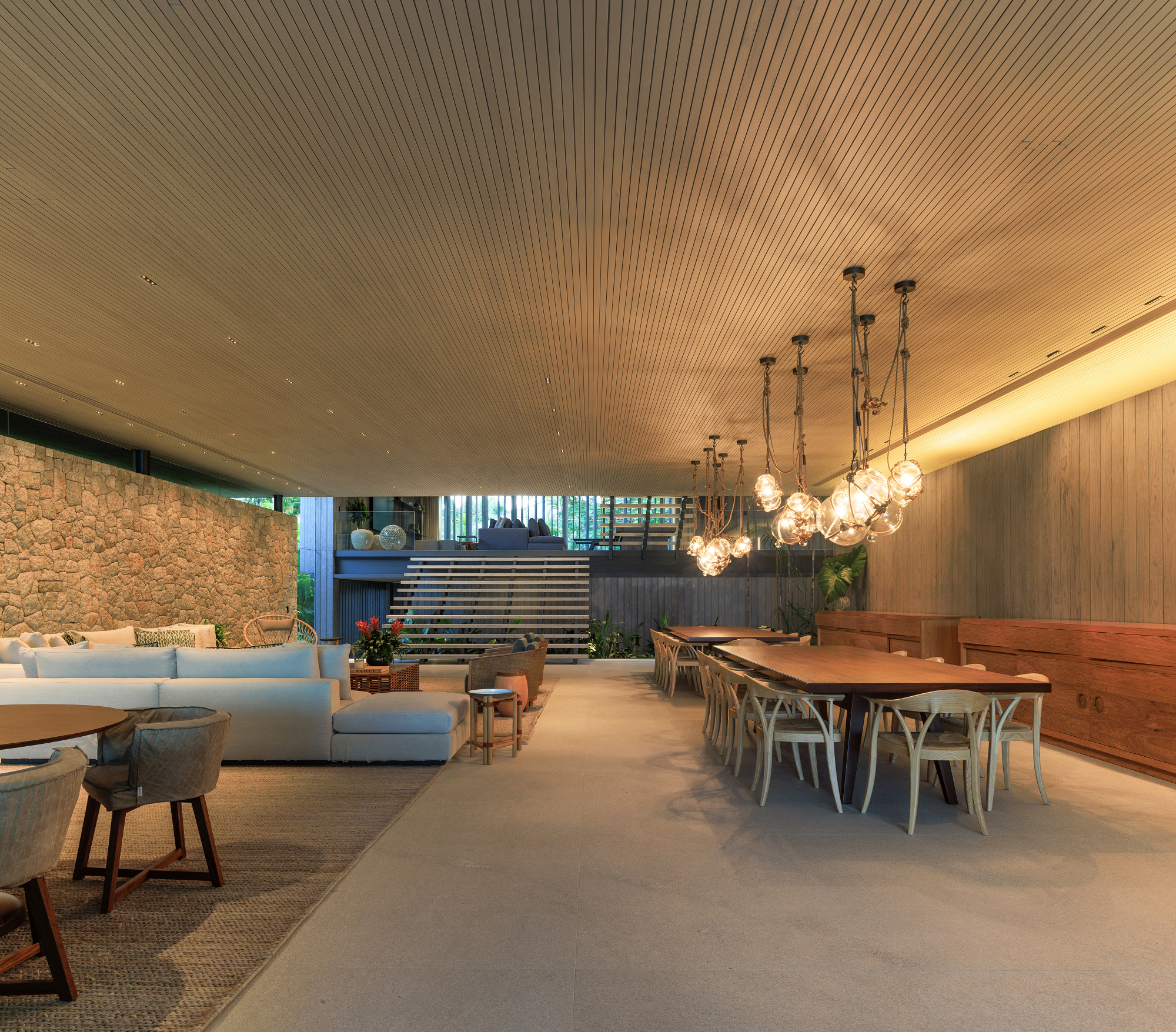 若JO是名字的缩写或者特定名称等保持原样：JO住所
若JO没有特殊意义，可意译为：住宅JO （不过这种说法一般是基于JO有特定指代前提，不然与住宅语义搭配会稍显突兀，最推荐情况一是JO有特定含义时的翻译） 丨巴西圣保罗-39