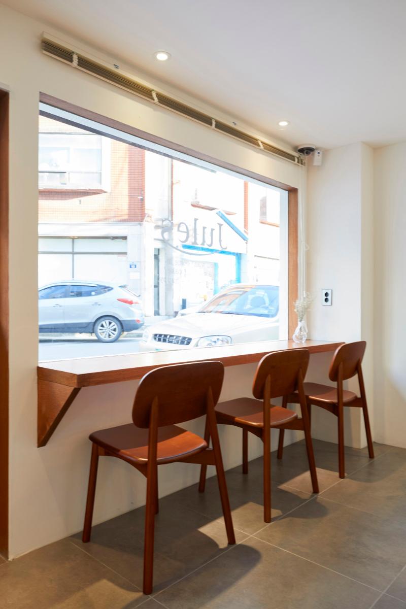 18 平极简蛋糕店 | 白色&原木的精致空间-10