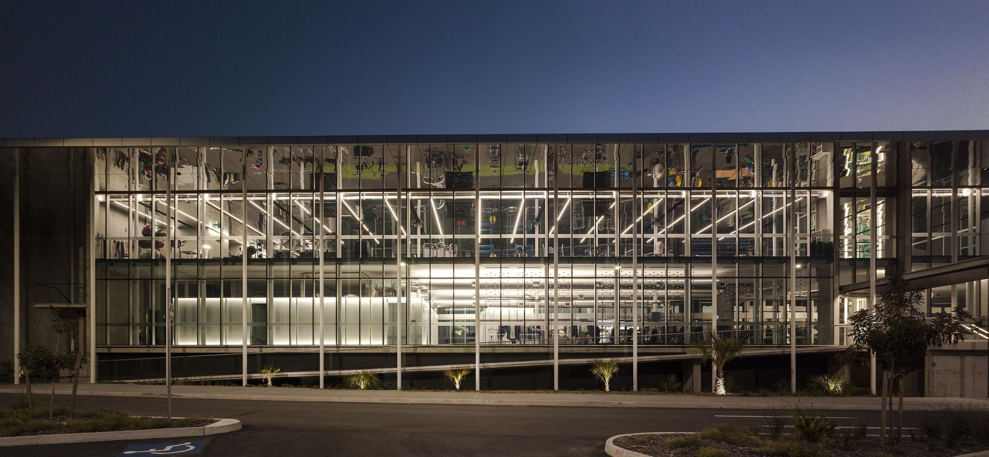 澳大利亚黄金海岸 KDV 高尔夫网球学院——现代优雅的体育中心-19