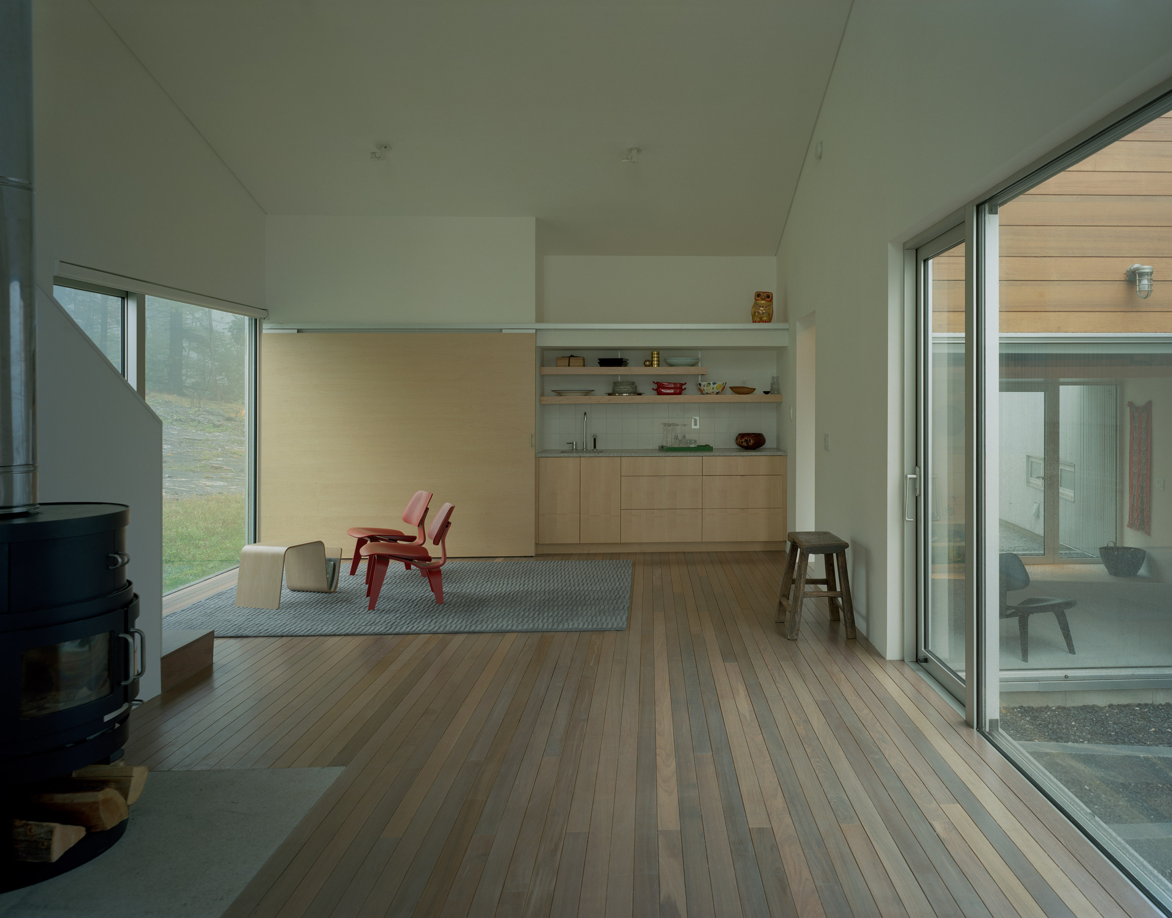 Staggered volumes of house by KSW Architecture frame views of Vermont meadow-18