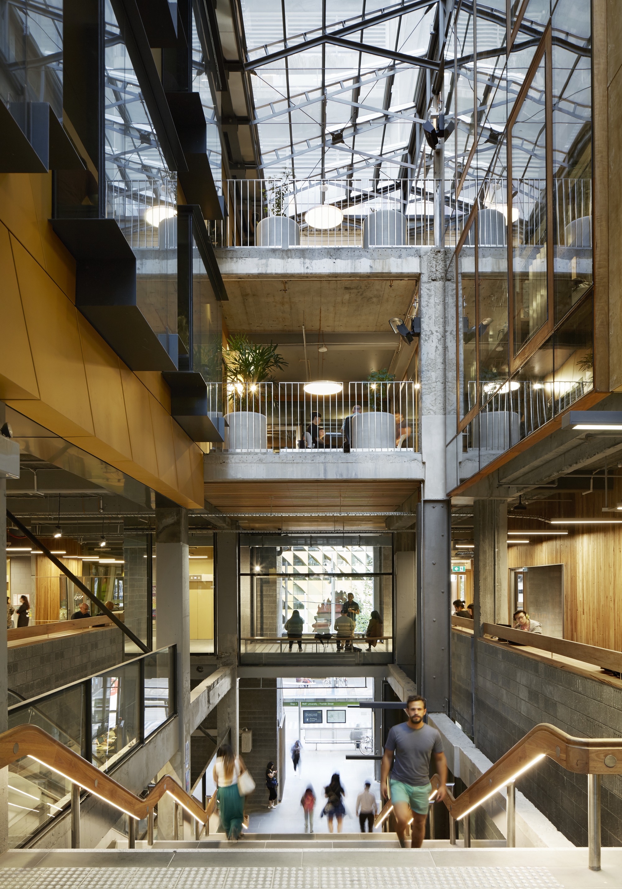 皇家墨尔本理工大学新学术街-27