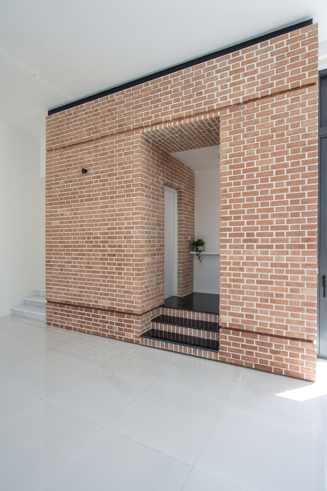 伊朗纳坦兹郊区简约别墅设计-40