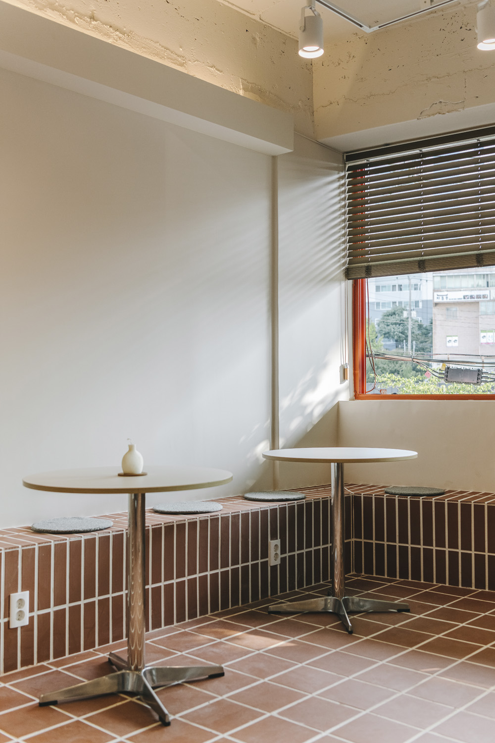 30 平米简约咖啡馆，打造精致空间-13