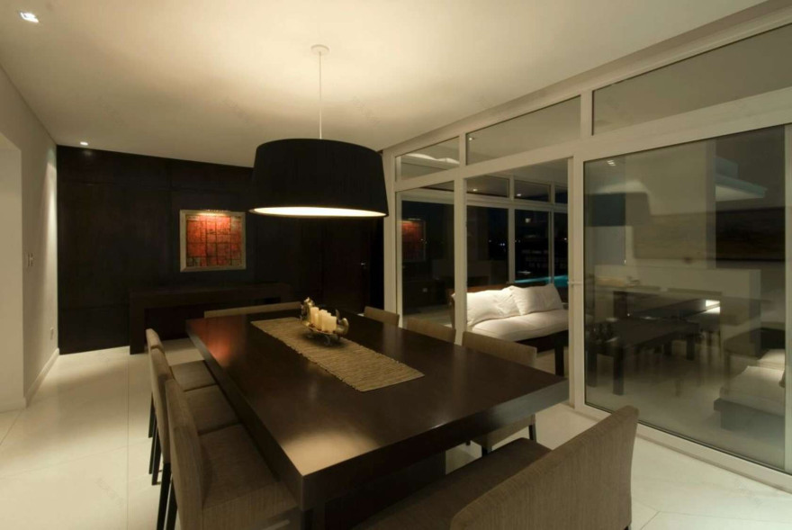 单色调湖畔别墅-17