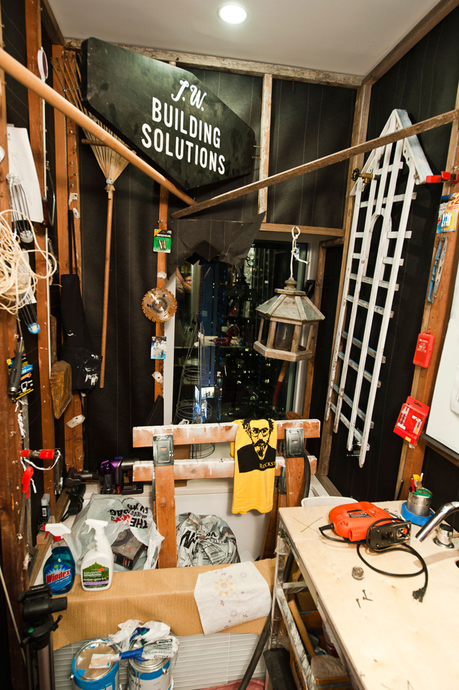 the showtime house united states of tara loft and roof-16