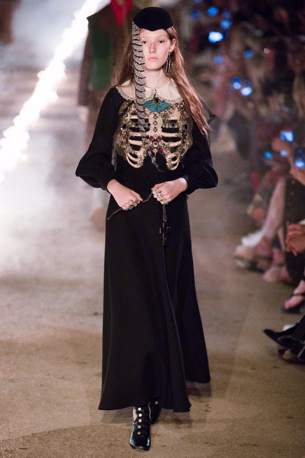 古驰 2019 早春秀 | 死亡与浪漫的奇妙融合-68
